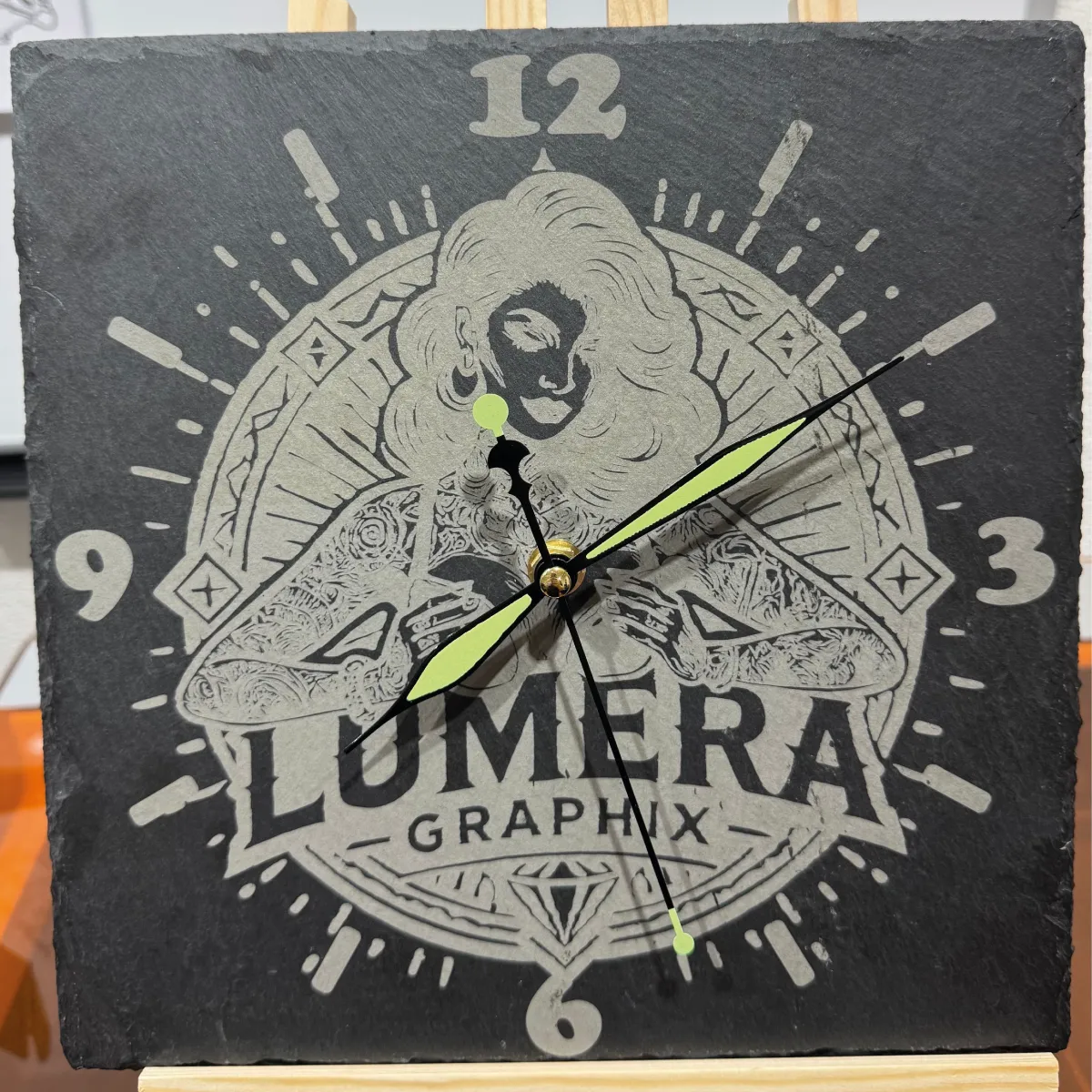 Schieferuhr mit Lasergravur